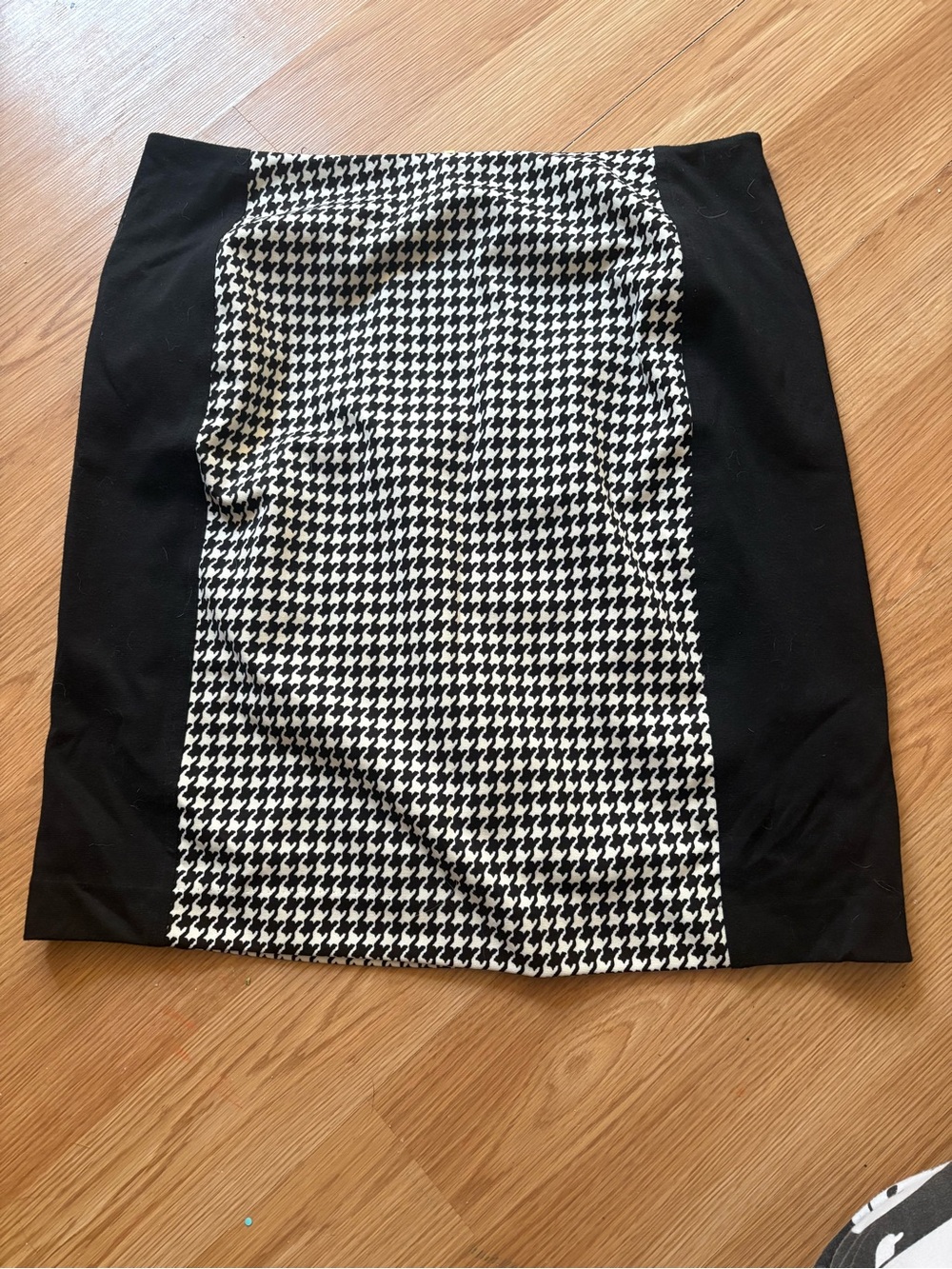 MICHAEL Michael Kors Black and White Houndstooth Panel Pencil Skirt